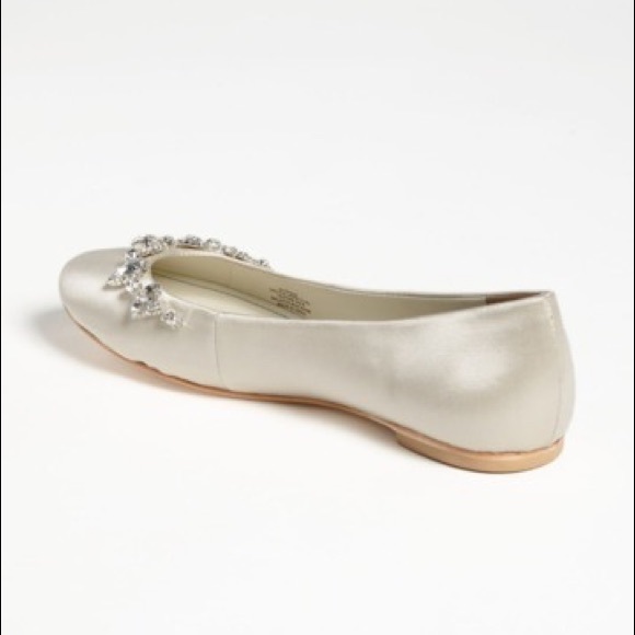 David Tutera 'Blossom' Ivory Embellished Flat - Picture 2 of 4